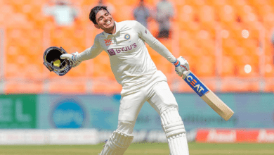 शुभमन गिल बल्लेबाजी करते हुए