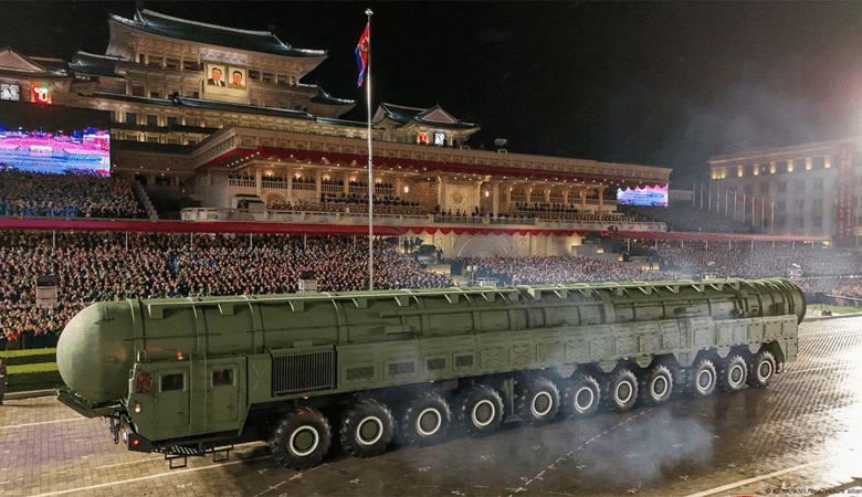 सैन्य परेड में प्रदर्शित उत्तर कोरिया की नई लंबी दूरी की मिसाइल