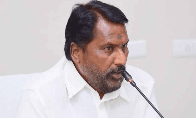 अदलूरी लक्ष्मण ने भारास पर शिक्षा‑कल्याण भ्रष्ट करने का आरोप