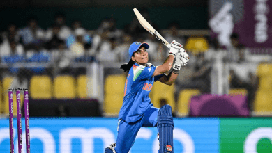 अमनजोत कौर खेल में वापसी करती हुई, गेंदबाजी और बल्लेबाजी करते हुए