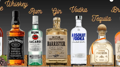 तेलंगाना में शराब दुकानों के लाइसेंस के लिए आवेदन जमा करते लोग