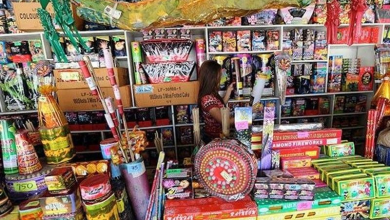 मलकपेट में पुलिस ने अवैध पटाखों का बड़ा स्टॉक जब्त किया