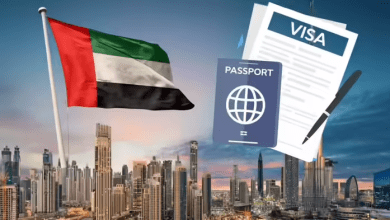 यूएई वीज़ा और प्रवेश नियमों के लिए आवेदन करते लोग
