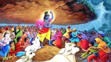 श्रीकृष्ण गोवर्धन पर्वत उठाते हुए, बृजवासी शरण में