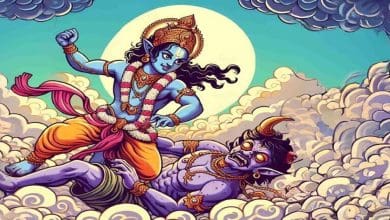 नरकासुर वध, यमराज पूजा और दीप जलाते श्रद्धालु