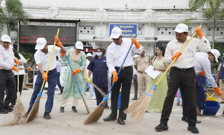 गांधी जयंती पर हैदराबाद मंडल में स्वच्छता अभियान का समापन