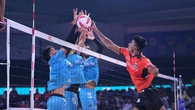 हैदराबाद ब्लैक हॉक्स प्राइम वॉलीबाल मैच में खेलती हुई