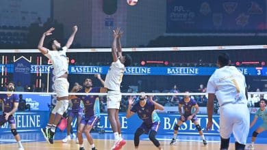 बास्केट करता खिलाड़ी।