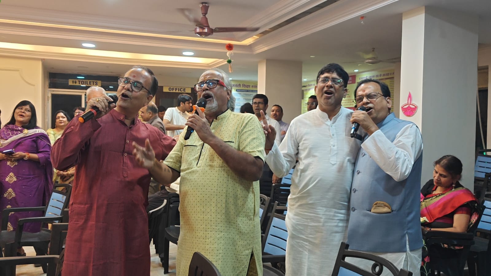 राजस्थानी स्नातक संघ दीपावली स्नेह मिलन कार्यक्रम में संगीत और सम्मान समारोह