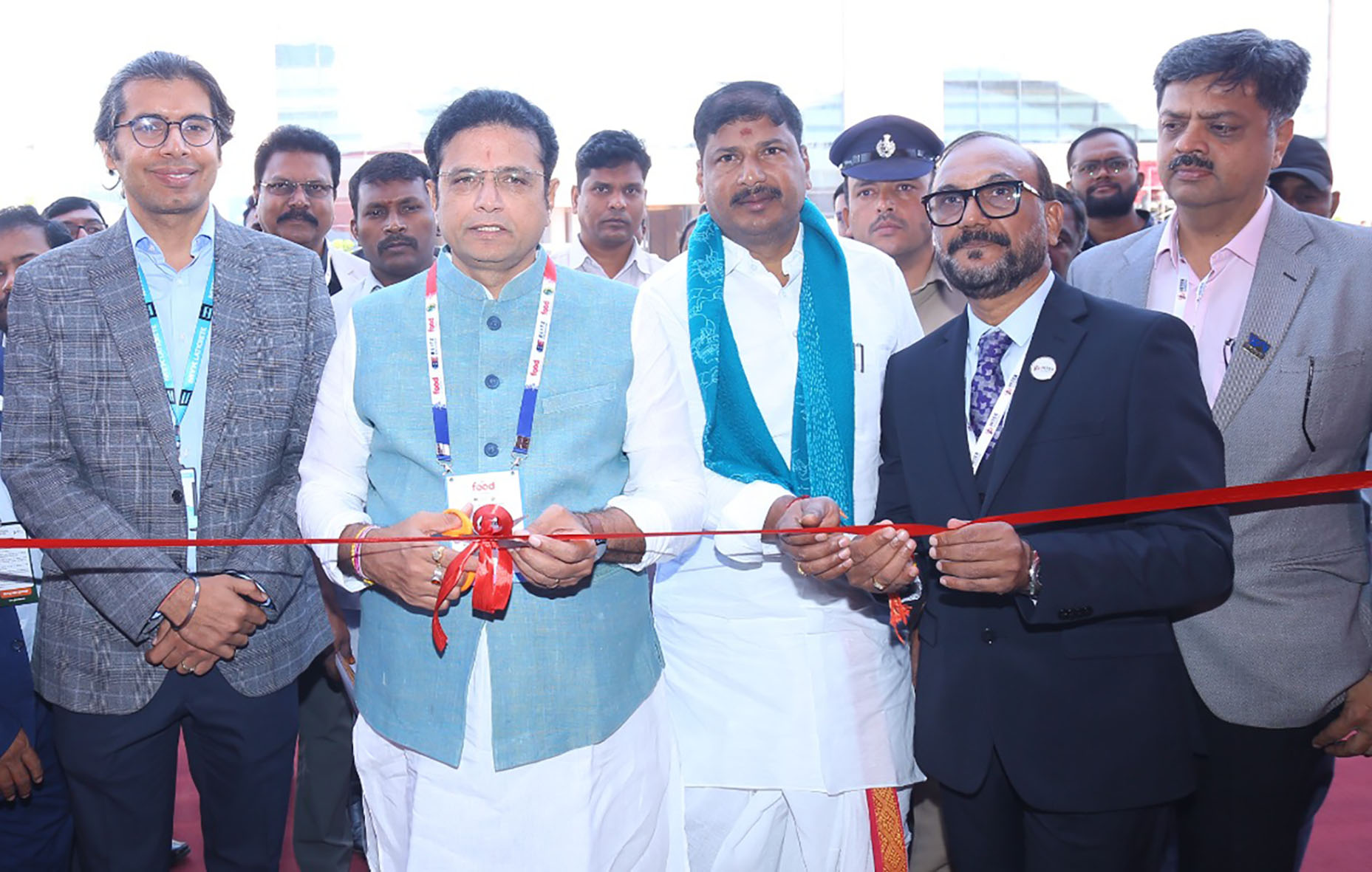 आईटी मंत्री श्रीधर बाबू एयरोस्पेस सम्मेलन में संबोधित करते हुए