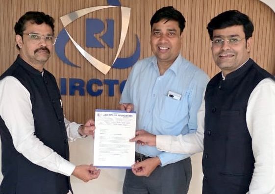 आईआरसीटीसी और जेआरएफ अधिकारियों की बैठक की तस्वीर