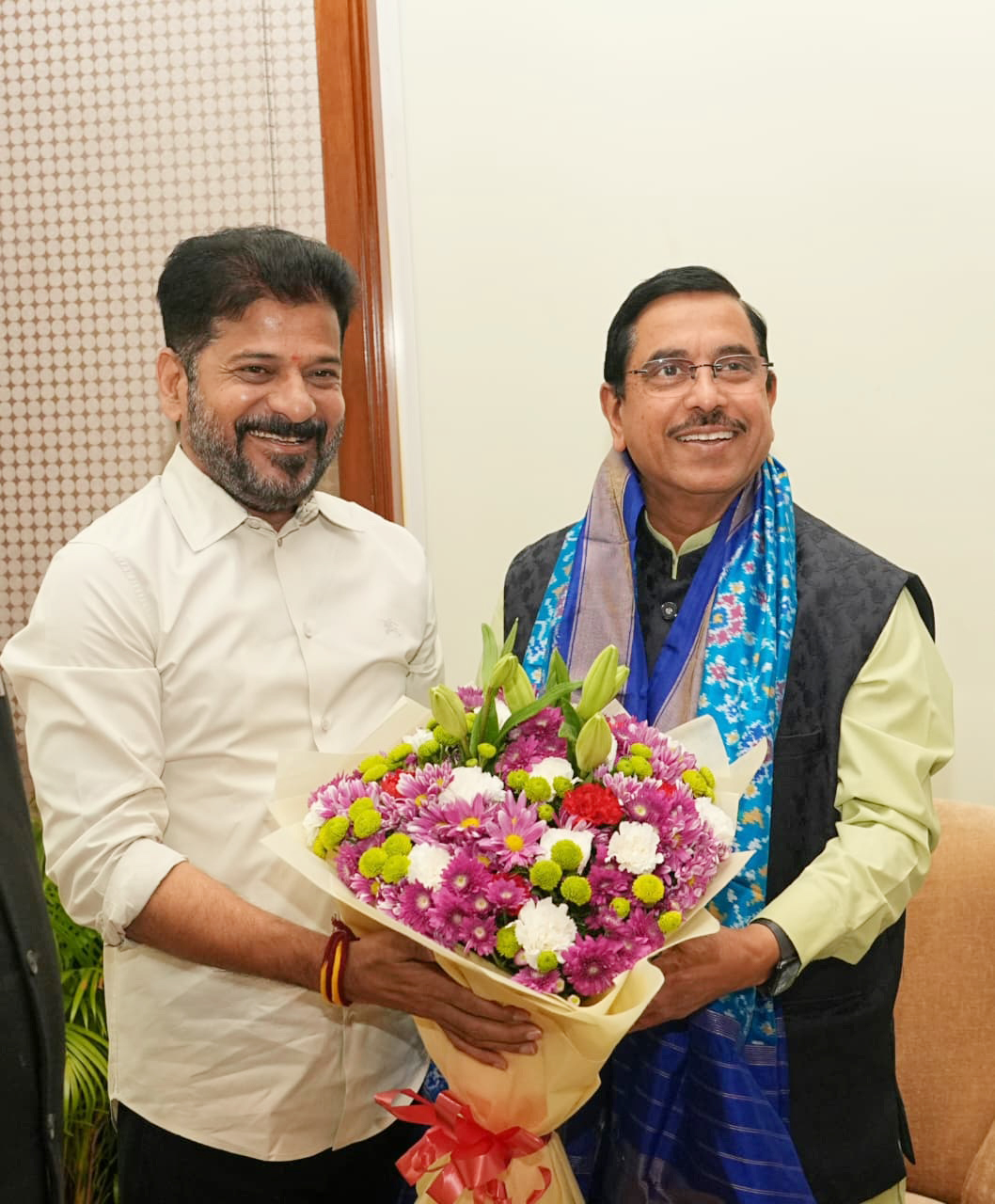 मुख्यमंत्री रेवंत रेड्डी और केंद्रीय मंत्री चावल योजना बैठक में