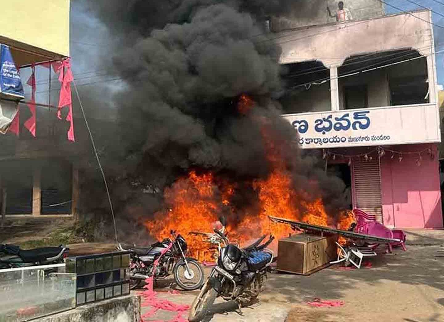 मनुगुरु कांग्रेस भारास विवाद में ऑफिस पर हमला