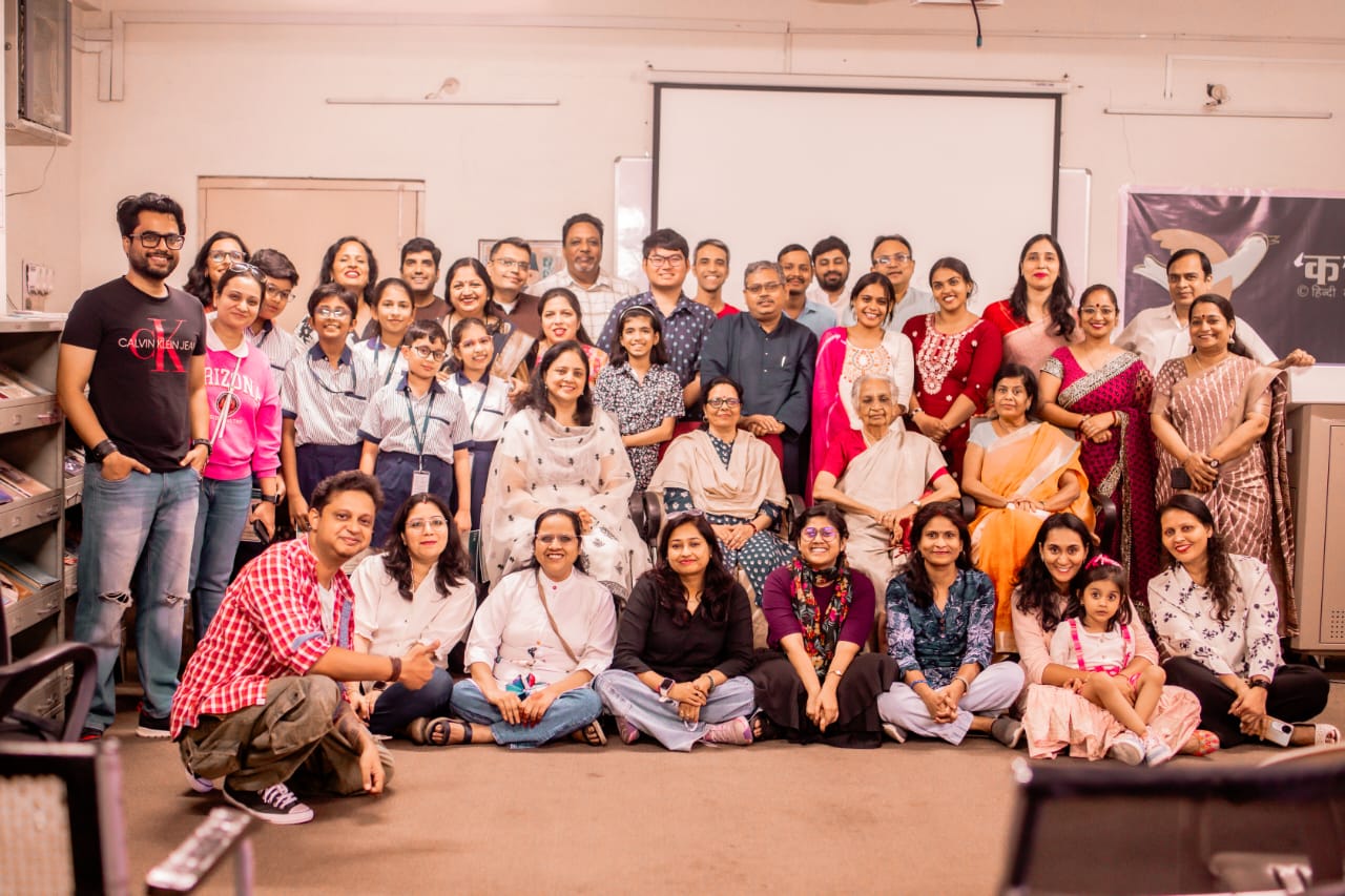 बाल दिवस काव्य पाठ में बच्चों और वरिष्ठों द्वारा कविता प्रस्तुति