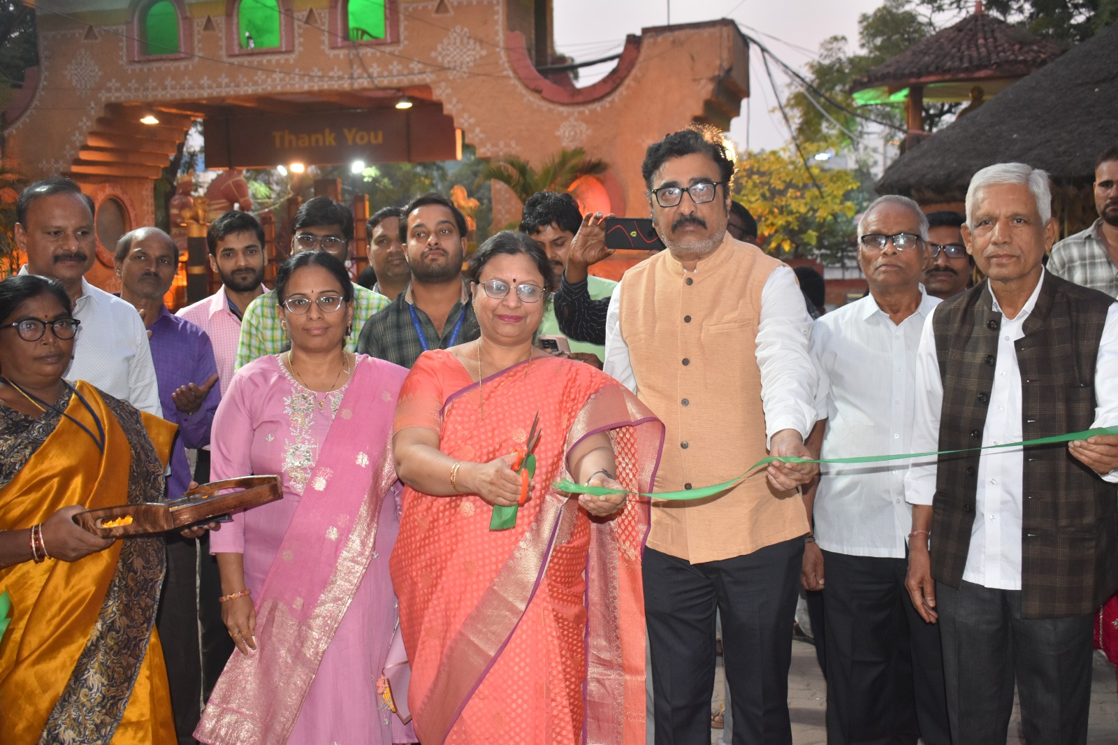 हस्तशिल्प बिक्री बढ़ाने के लिए कारीगरों को निशुल्क अवसर