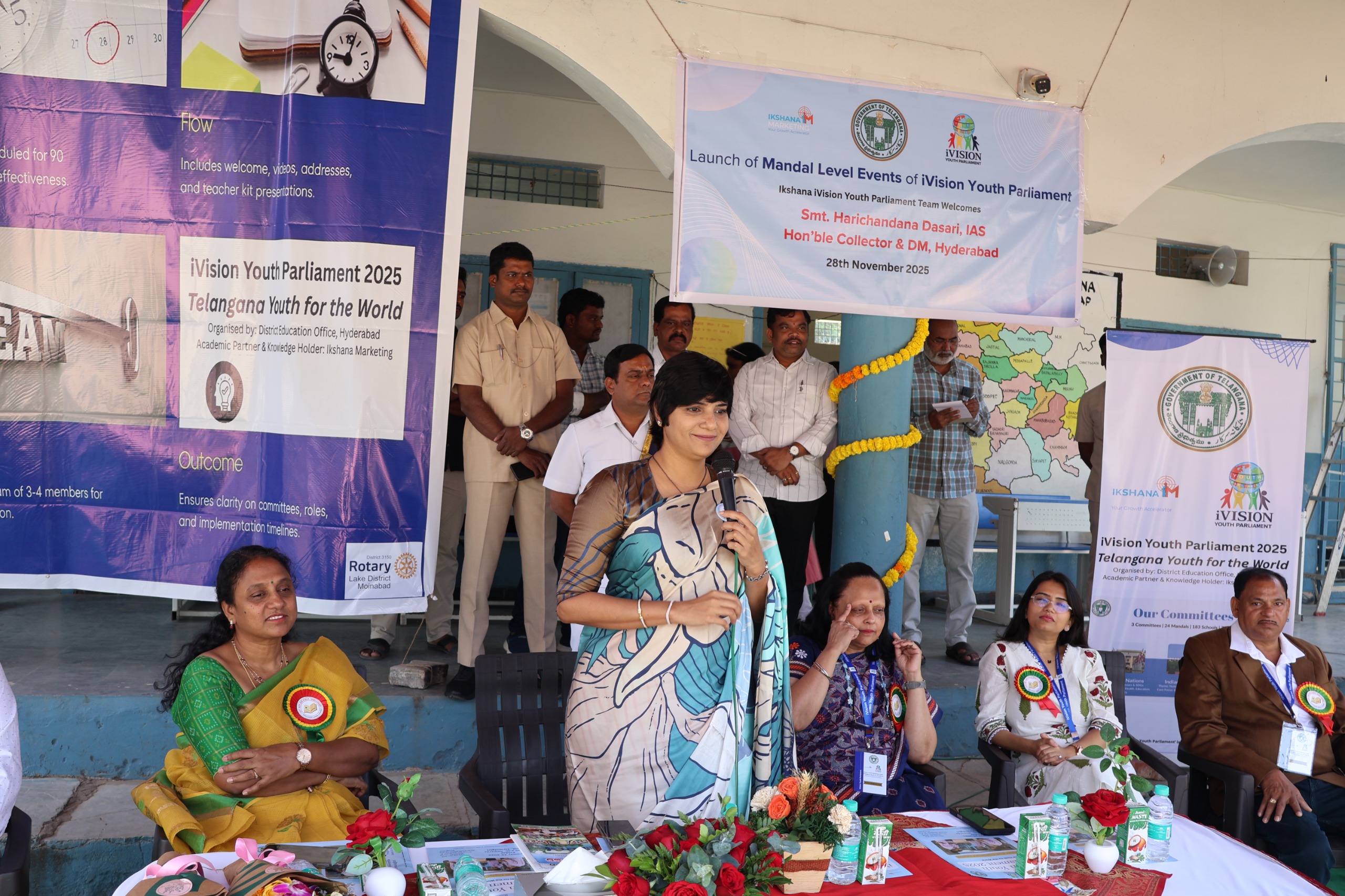 हैदराबाद स्कूल में यूथ पार्लियामेंट कार्यक्रम का दृश्य