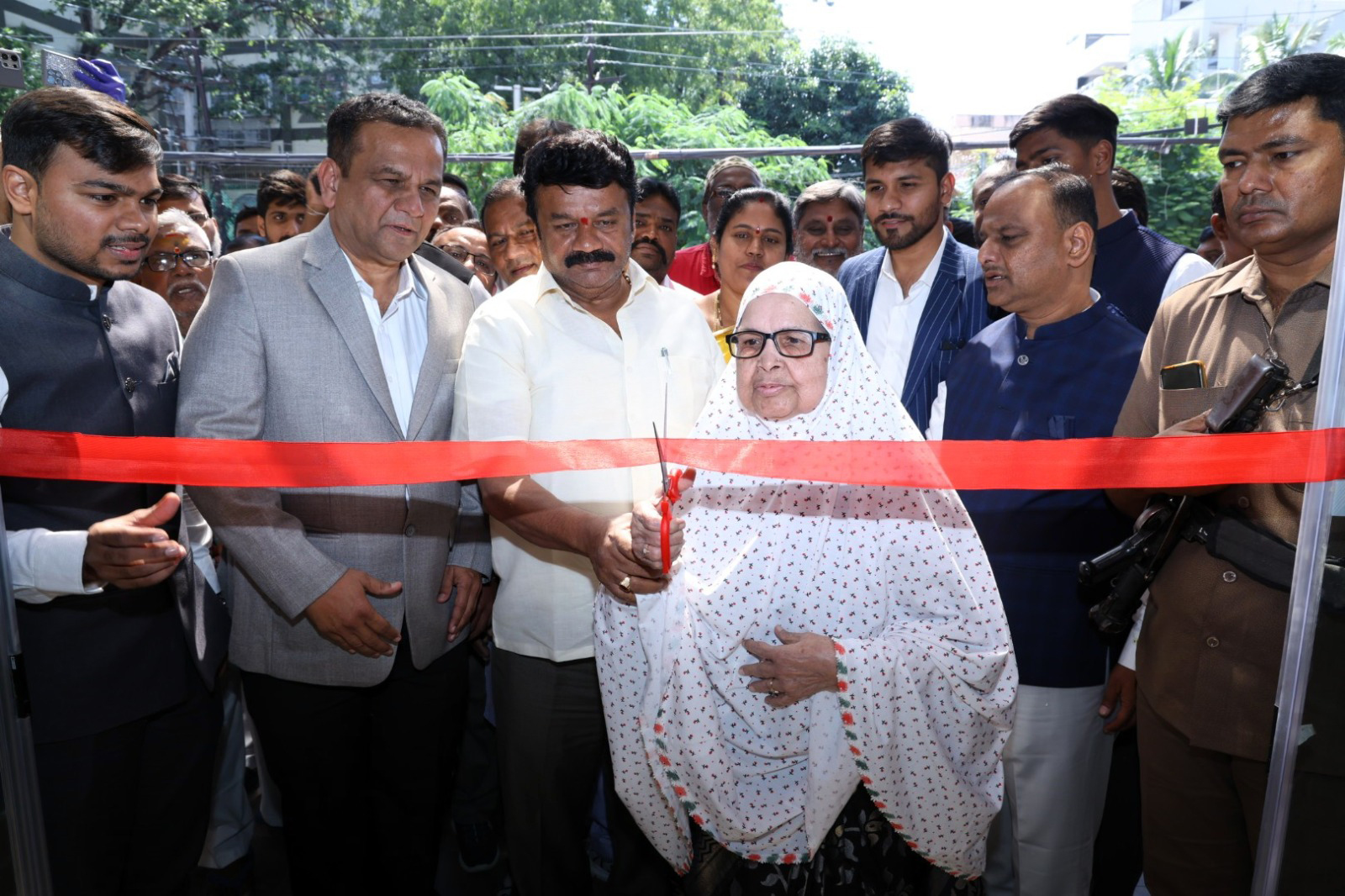 विधायक तलसानी श्रीनिवास यादव रहे उद्घाटन में शामिल