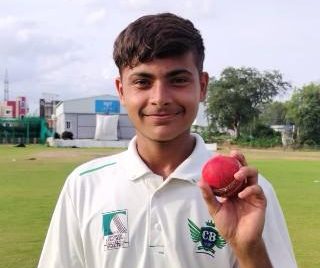 एवर ग्रीन क्रिकेट टीम की जीत, साई विकास रेड्डी 93 रन बनाते हुए