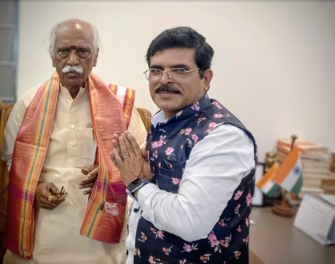 आदर्श देवनागरी सम्मान-2025 में अतिथियों का स्वागत