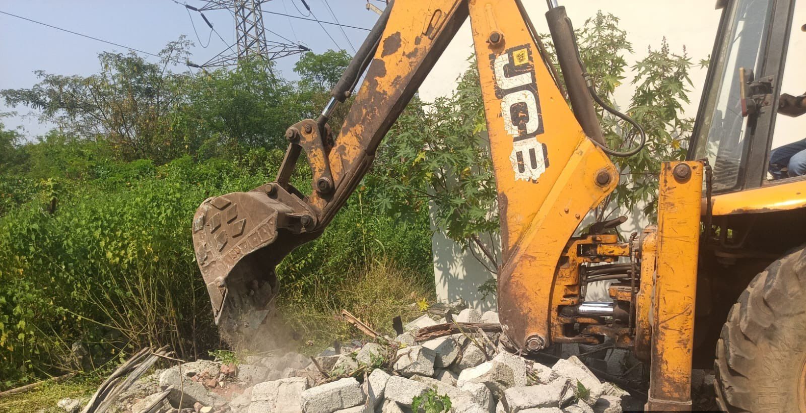 हैद्रा ने सरूरनगर पार्क की अवैध संरचनाएँ हटाईं