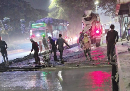 हैदराबाद में जीएचएमसी द्वारा सड़क और गड्डों की मरम्मत का कार्य