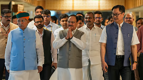 संसद में एसआईआर मुद्दे पर चर्चा को लेकर हलचल