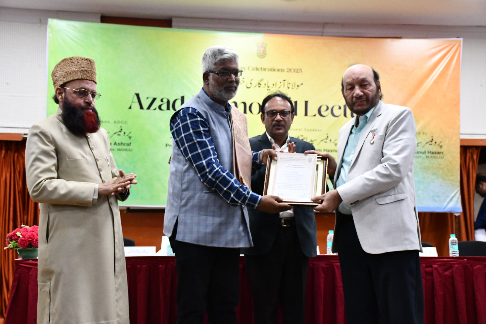 एफ.एम. सलीम को ‘सितारा-ए-सहाफत’ सम्मान मिलता हुआ