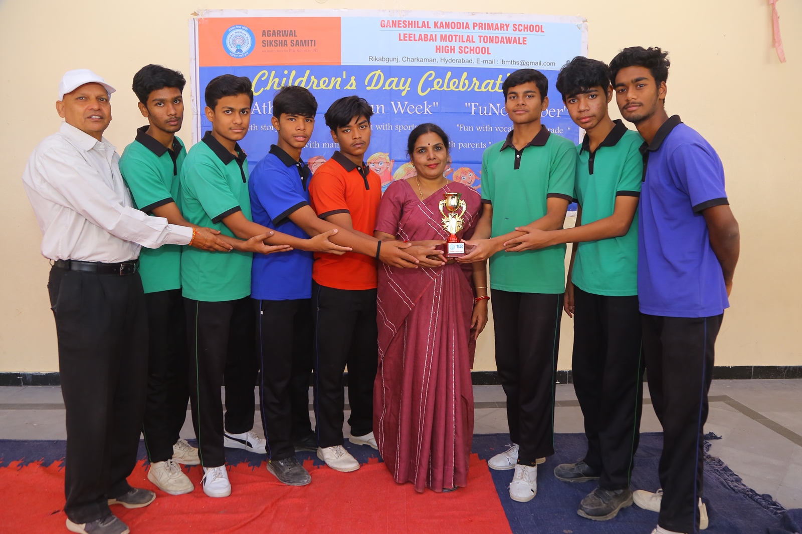 बाल दिवस समारोह में बच्चों और माताओं की उत्साहपूर्ण भागीदारी