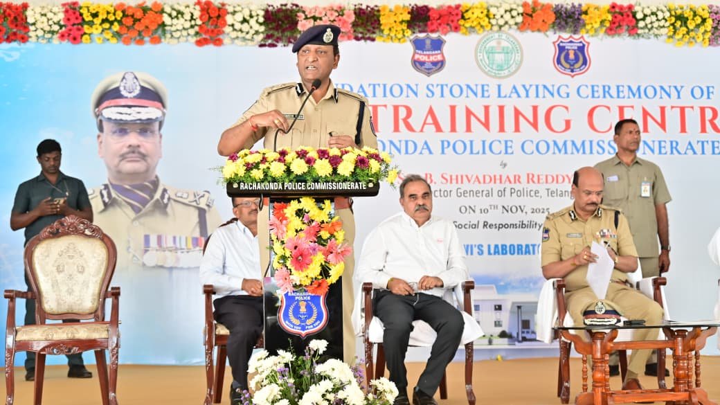डीजीपी शिवधर रेड्डी सिटी ट्रेनिंग सेंटर का उद्घाटन करते हुए