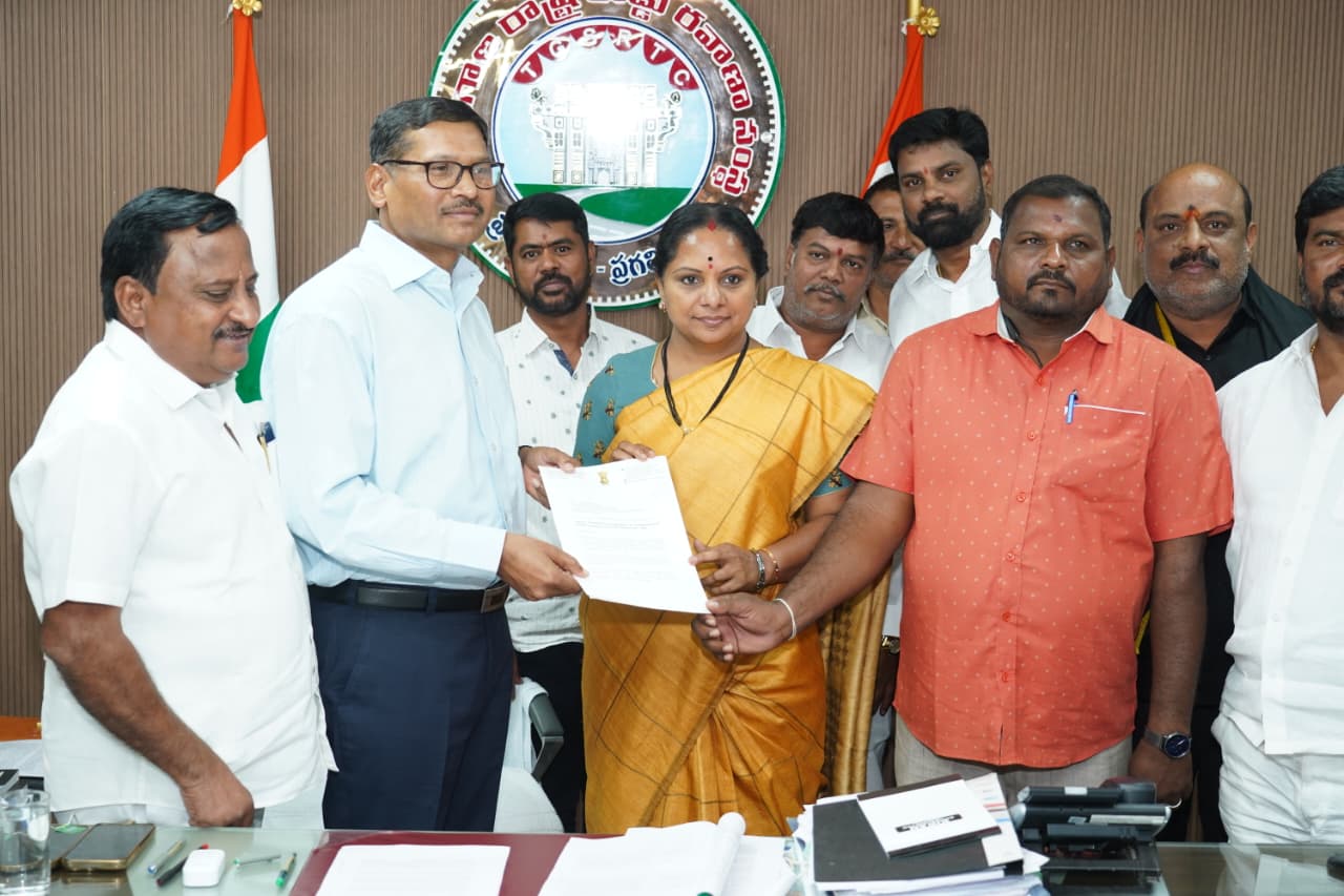 टीजीएसआरटीसी कर्मचारियों की समस्याओं पर के. कविता ने सौंपा ज्ञापन