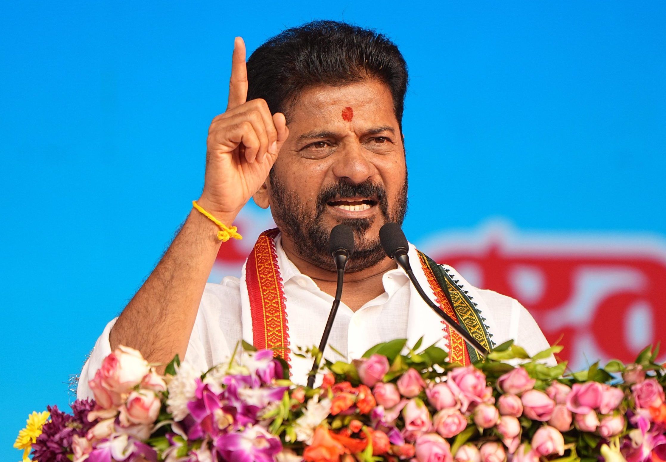 वरंगल में विकास योजनाओं की घोषणा करते हुए मुख्यमंत्री रेवंत रेड्डी