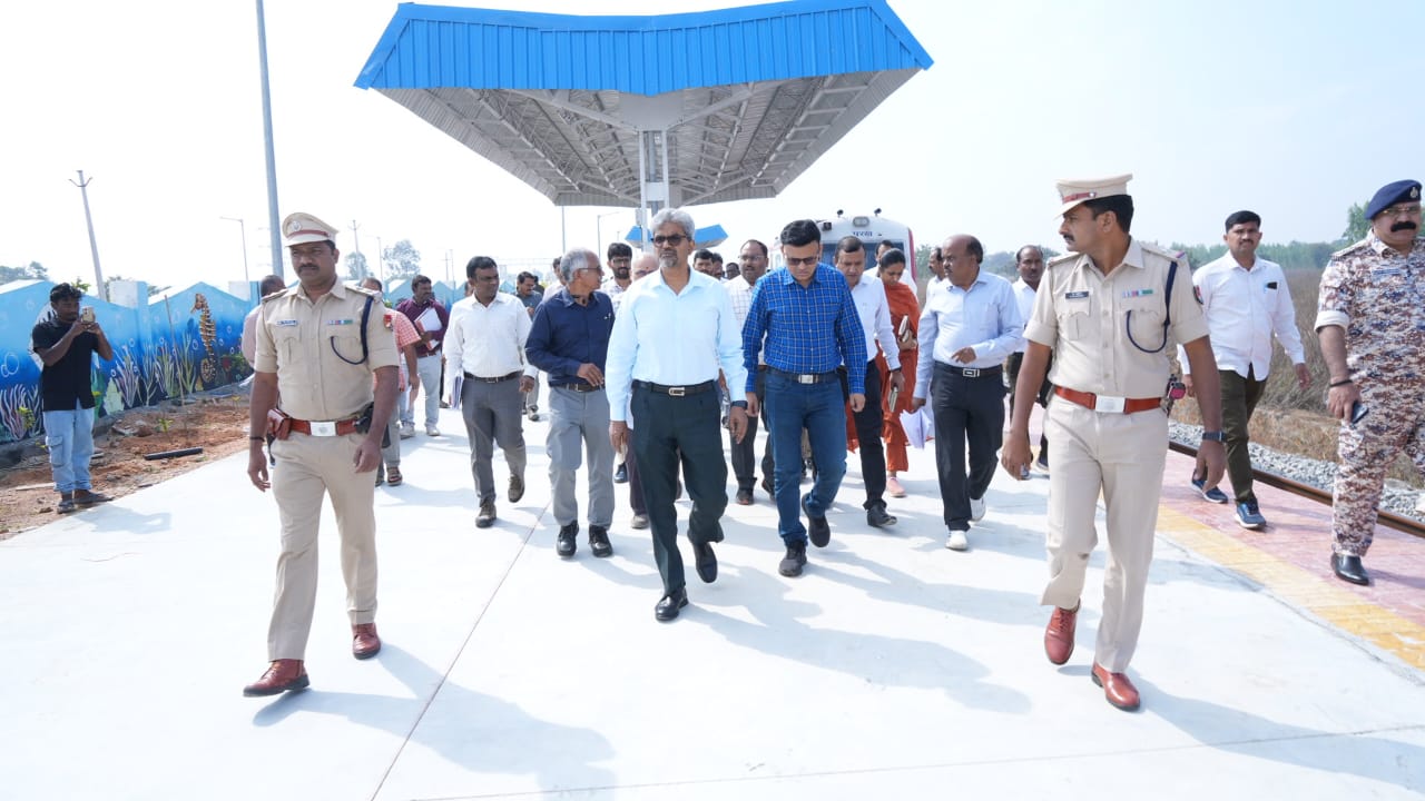 सिकंदराबाद–सिद्दिपेट सेक्शन में रेलवे अधिकारियों का निरीक्षण