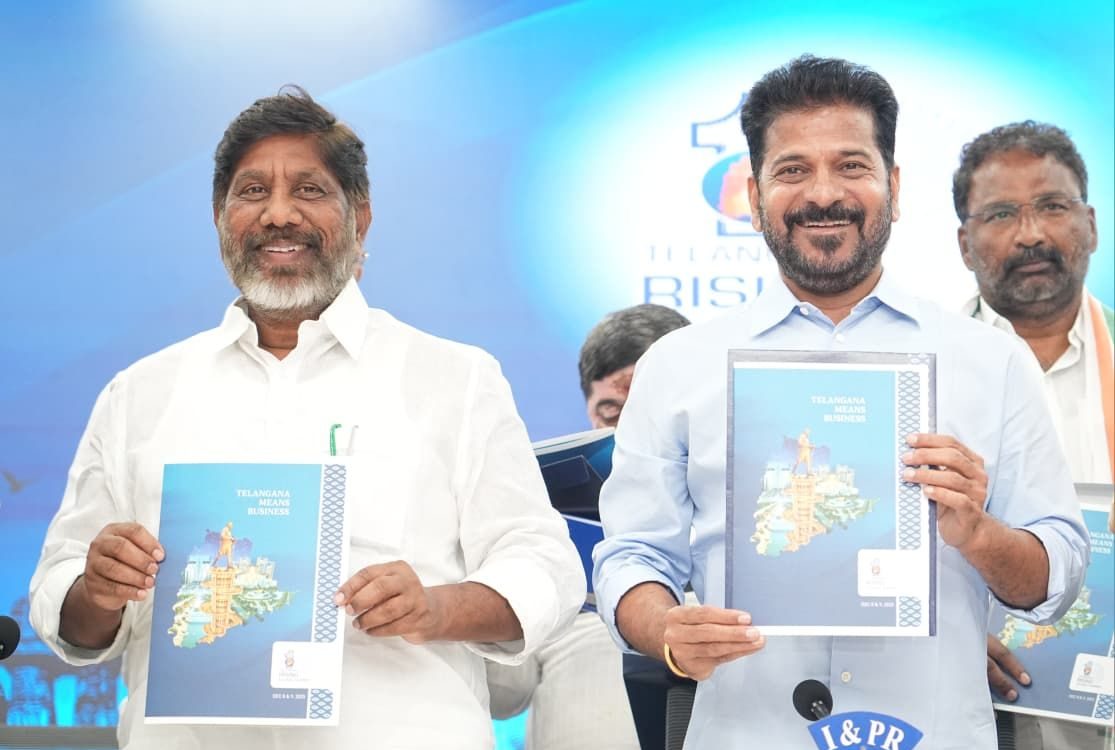 तेलंगाना राइजिंग समिट के आमंत्रण पत्र का विमोचन