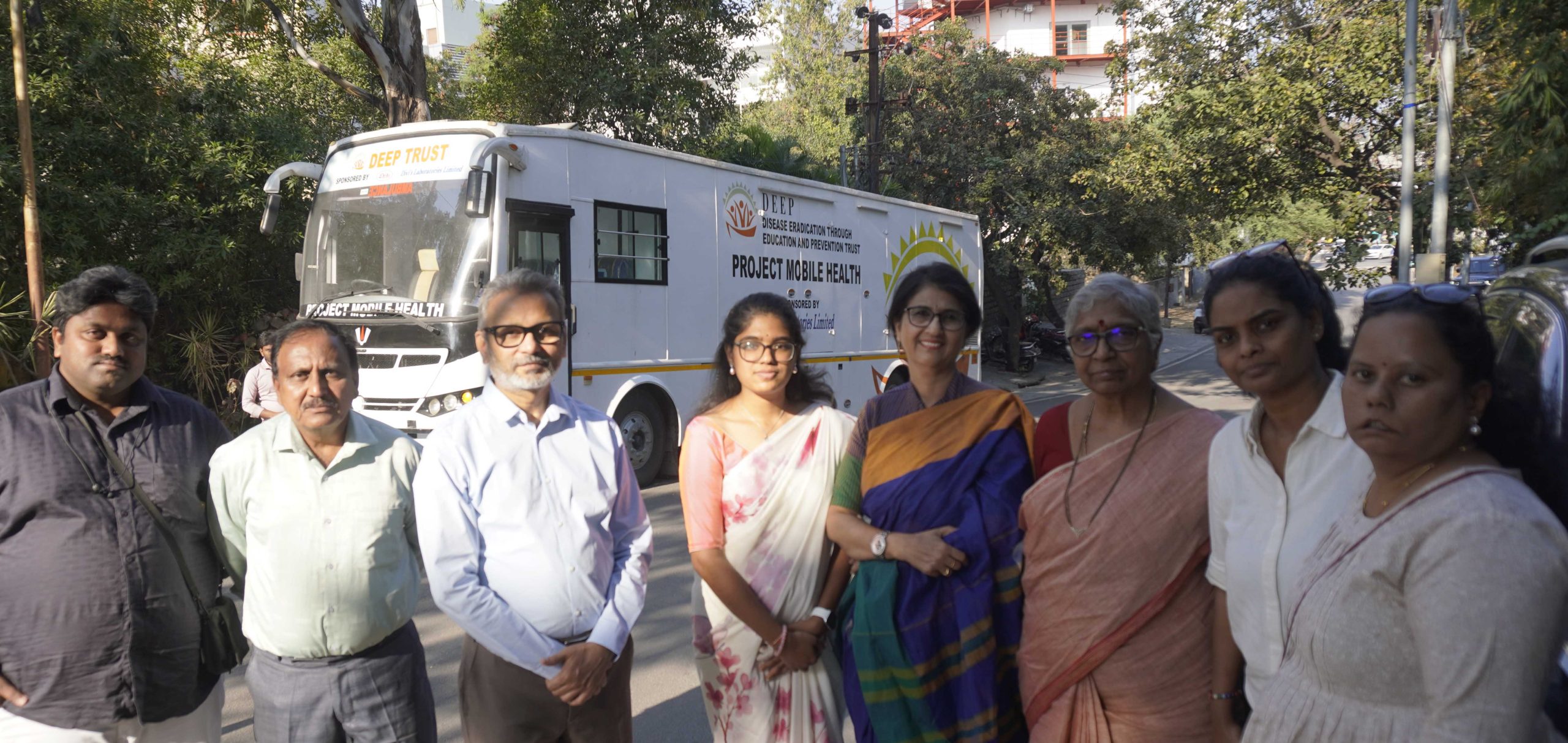 डीप मोबाइल बस से दूरस्थ क्षेत्रों में निशुल्क स्वास्थ्य जांच