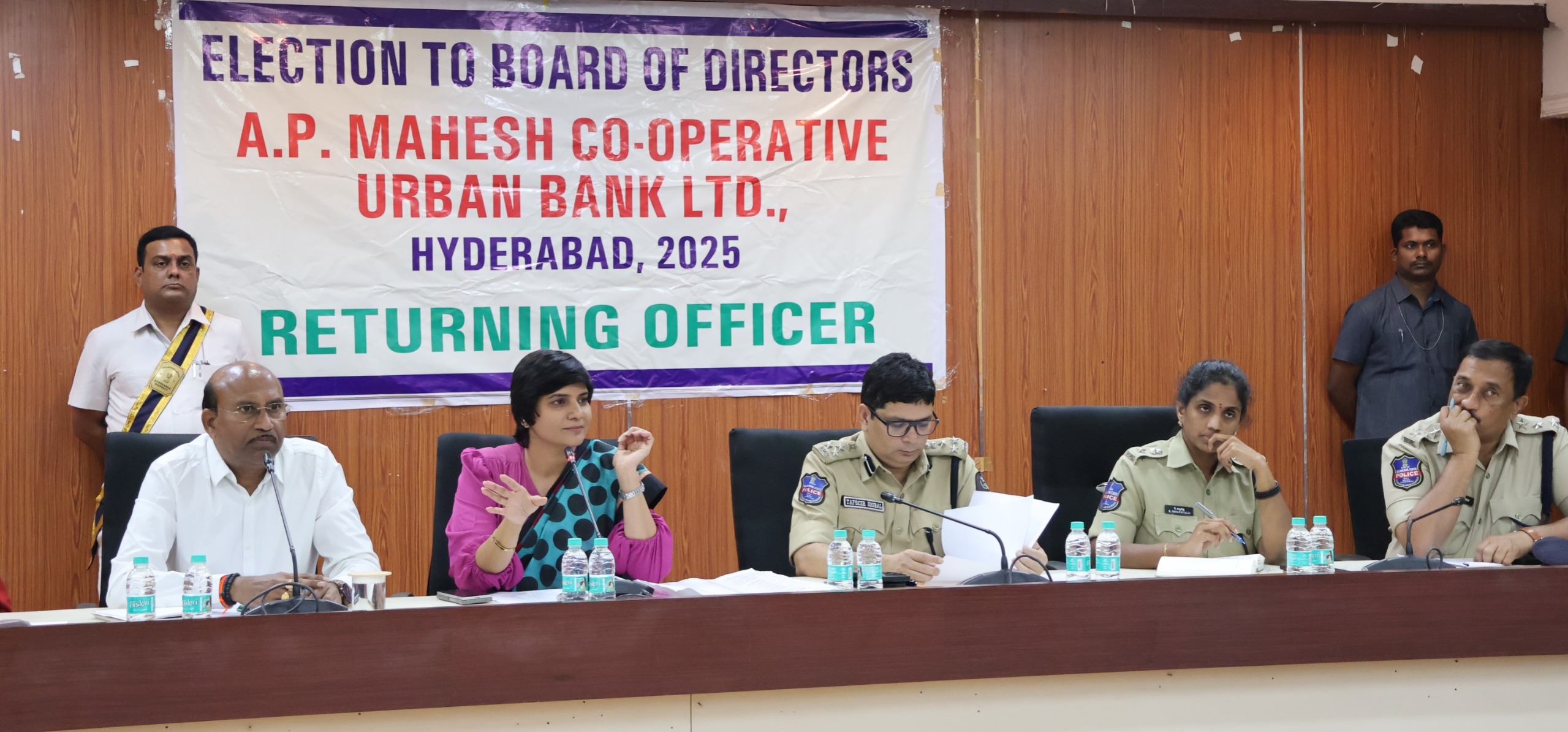 एपीमहेश बैंक चुनाव के मतदान केंद्र में सुरक्षा तैयारियां