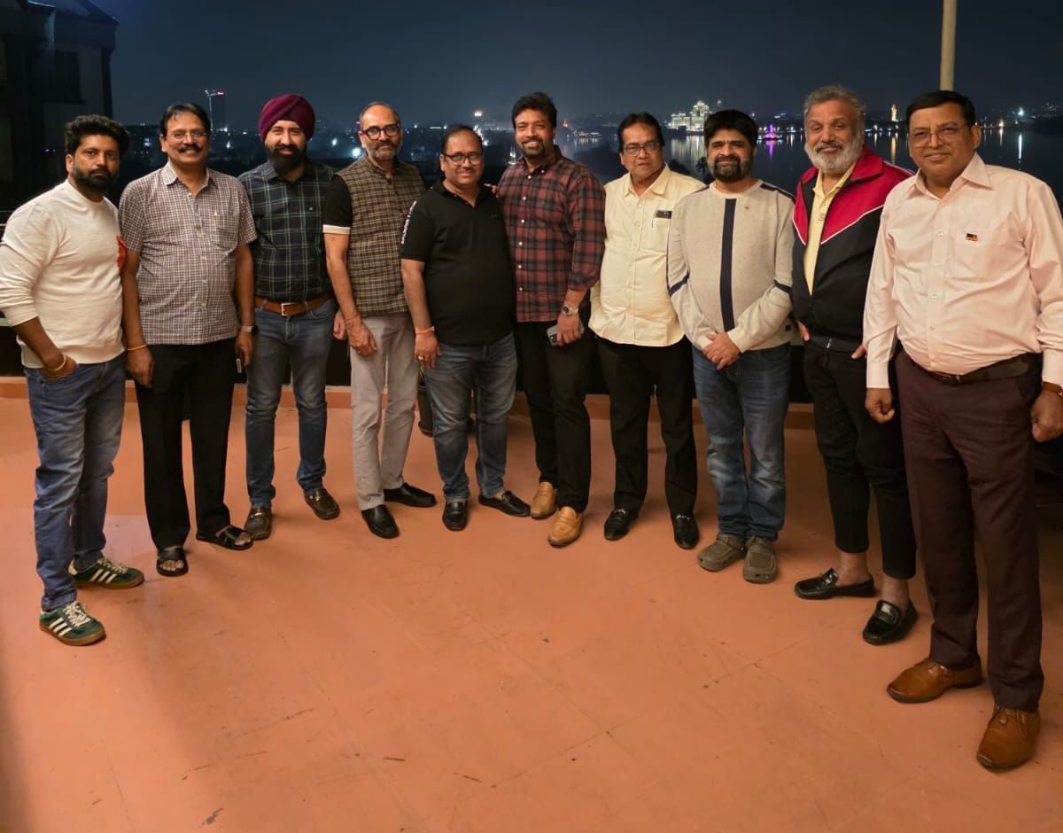 हैदराबाद रोटरी क्लब की बैठक में सदस्यों की चर्चा