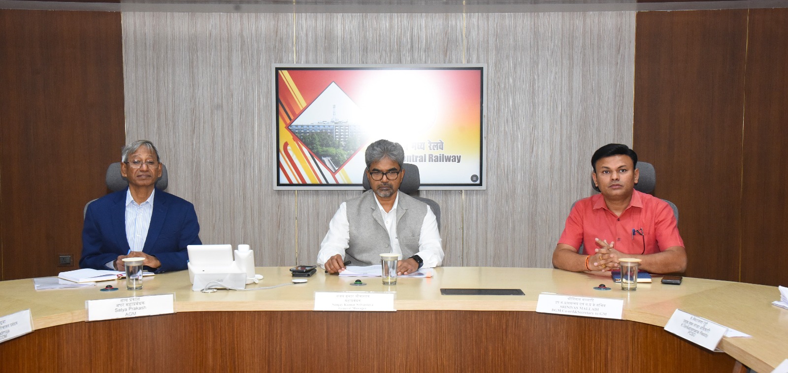 दक्षिण मध्य रेलवे ने शीतकालीन तैयारी और ट्रेन सुरक्षा की की समीक्षा