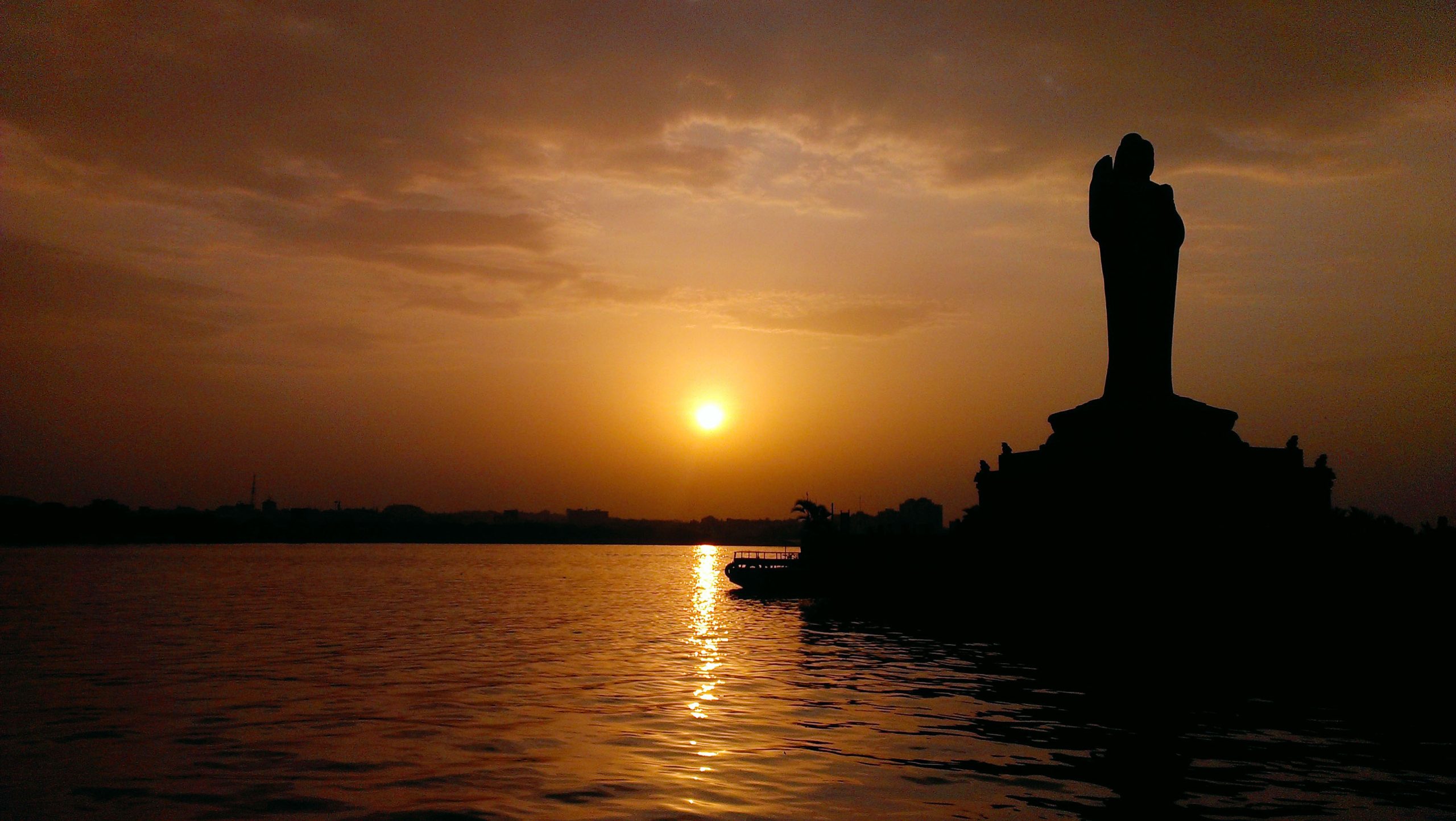 टैंक बंड (हुसैन सागर झील)