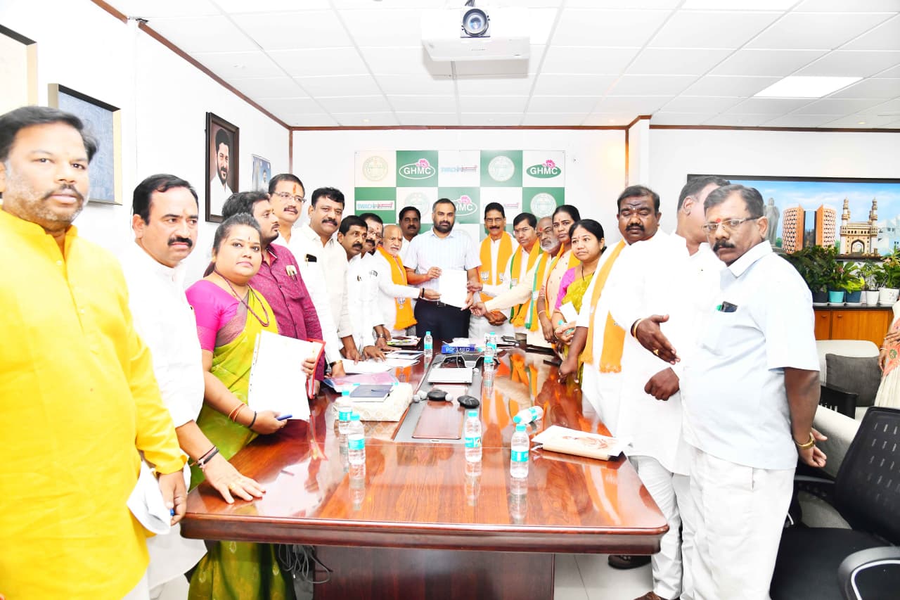 बीजेपी नेताओं ने आयुक्त को सौंपा ज्ञापन, विलय प्रक्रिया पर आपत्ति