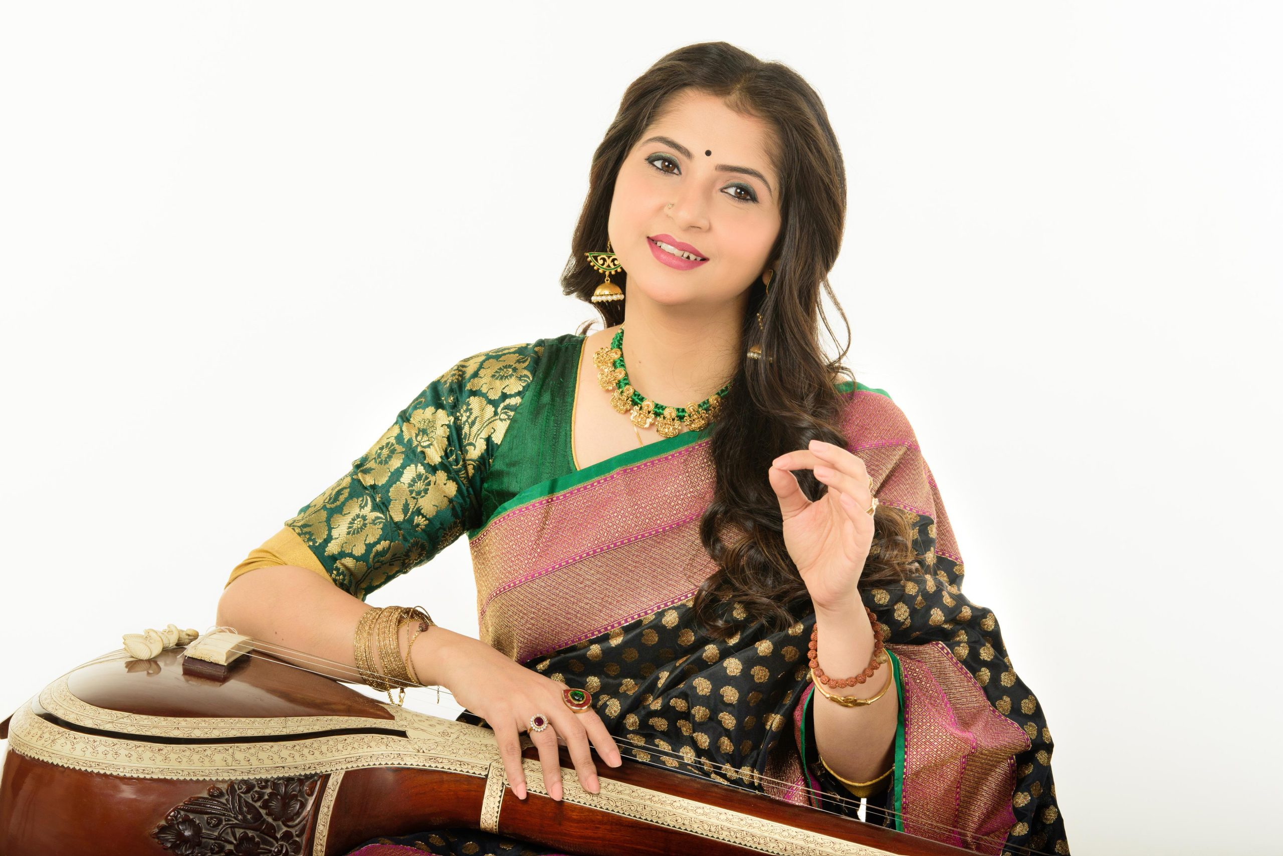 सुरमंडल संगीत महोत्सव में कौशिकी चक्रवर्ती मंच पर प्रदर्शन