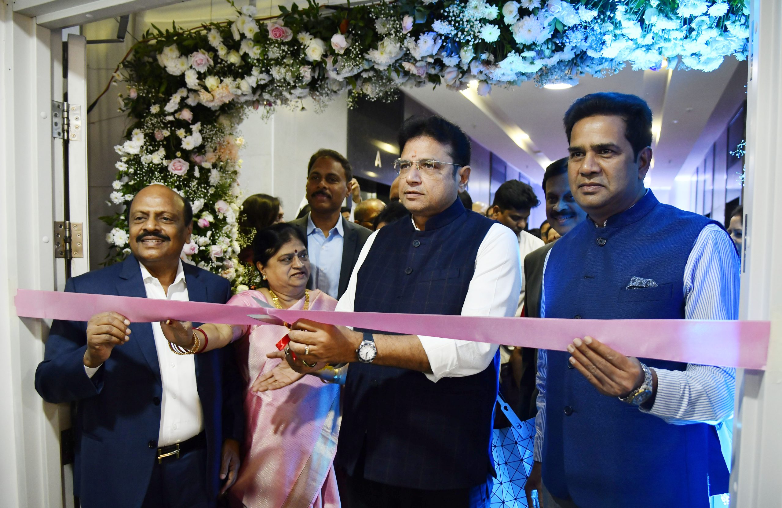 श्रीधर बाबू ने कोवैलेंट एआई इनोवेशन सेंटर का शुभारंभ किया