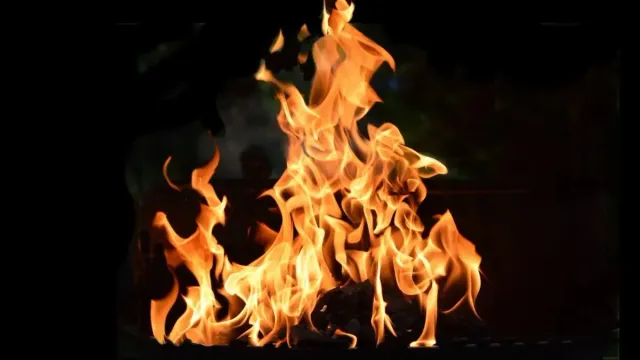 शंकरपल्ली वाहन स्पेयर पार्ट्स गोदाम में भीषण आग