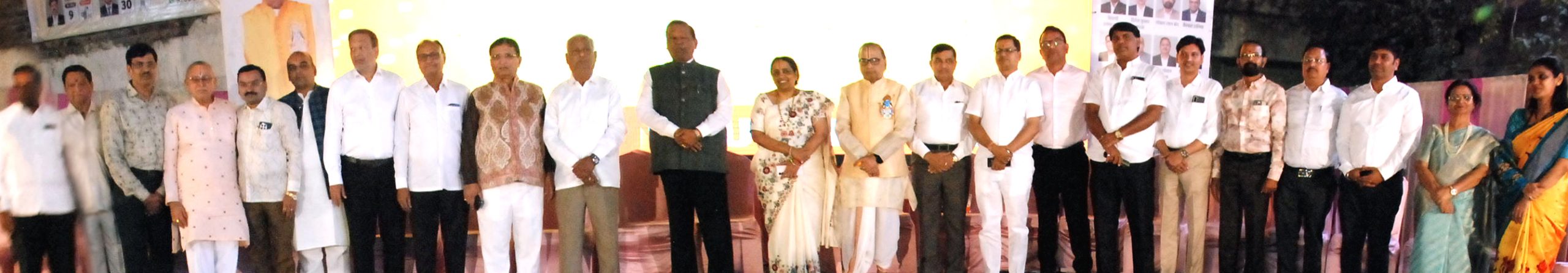 परिवर्तन सभा में महेश बैंक पर प्रमुख वक्ताओं के संबोधन का दृश्य