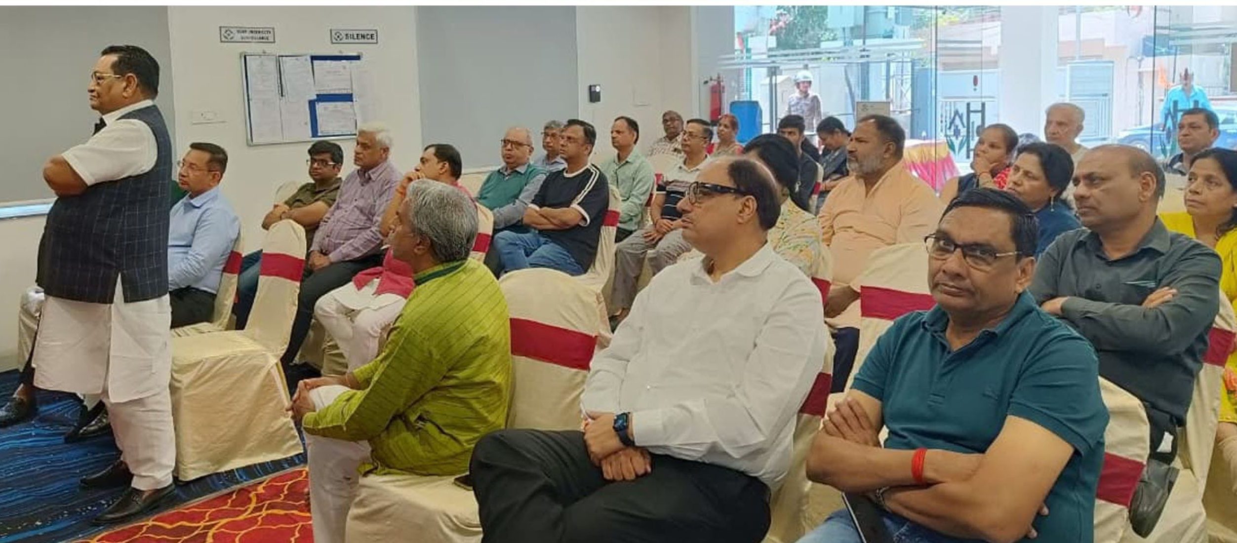 HNS चिकित्सालय में नि:शुल्क स्वास्थ्य जांच शिविर का दृश्य