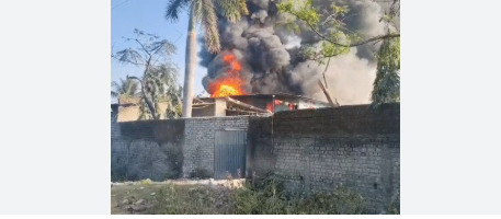 मोटर से चिंगारी के कारण फैला आग का विकराल रूप