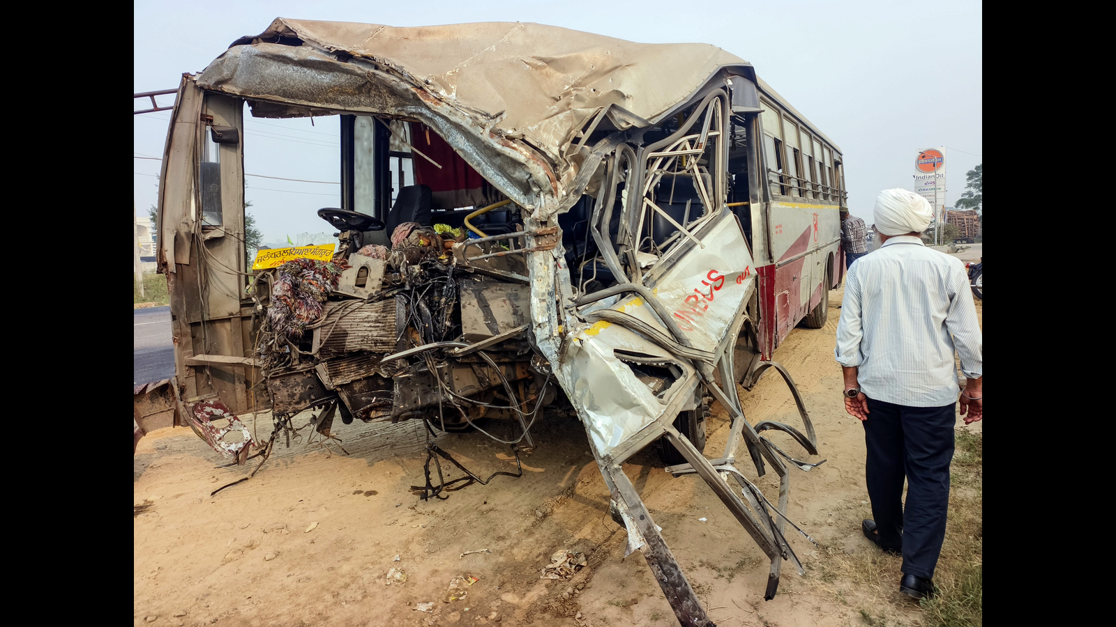 घने कोहरे में हरपालपुर क्षेत्र में बड़ा सड़क हादसा