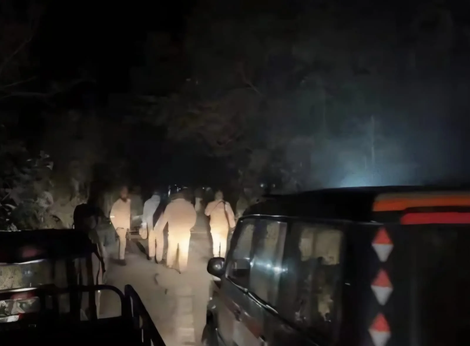 खेत से लौटते समय पिता और बेटे पर ताबड़तोड़ फायरिंग