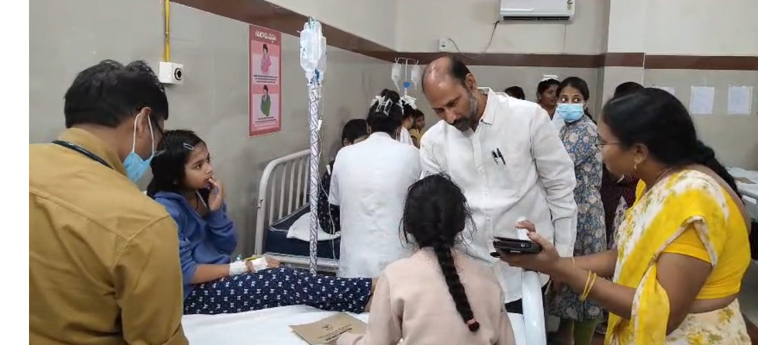 हैदराबाद गुरुकुल स्कूल में फ़ूड पॉयज़निंग की घटना का दृश्य