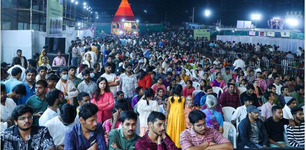 हजारों भक्तों ने हाथों से रथ खींचकर लिया आध्यात्मिक अनुभव