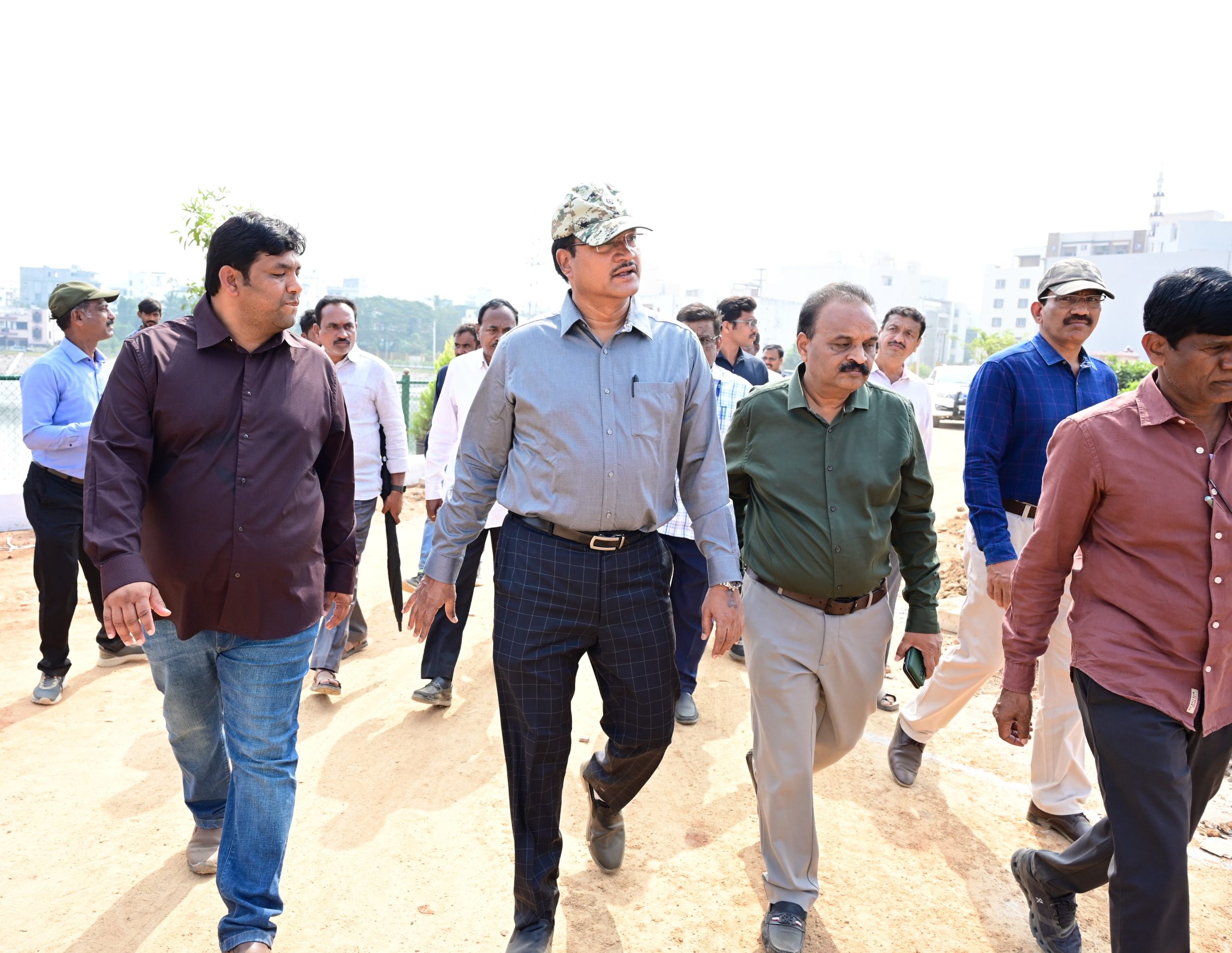 बमरुकुद्दौला तालाब में जारी विकास कार्यों का निरीक्षण